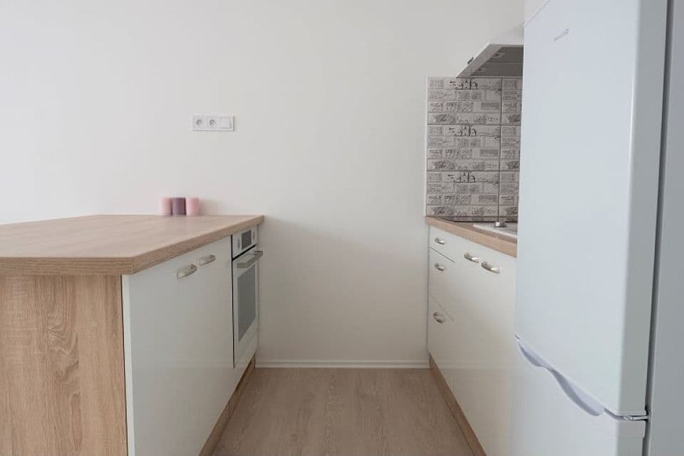 Predaj bytu 1-izbový 29 m², Dvorecké náměstí, Praha, Praha Predaj bytu 1-izbový 29 m², Dvorecké náměstí, Praha, Praha