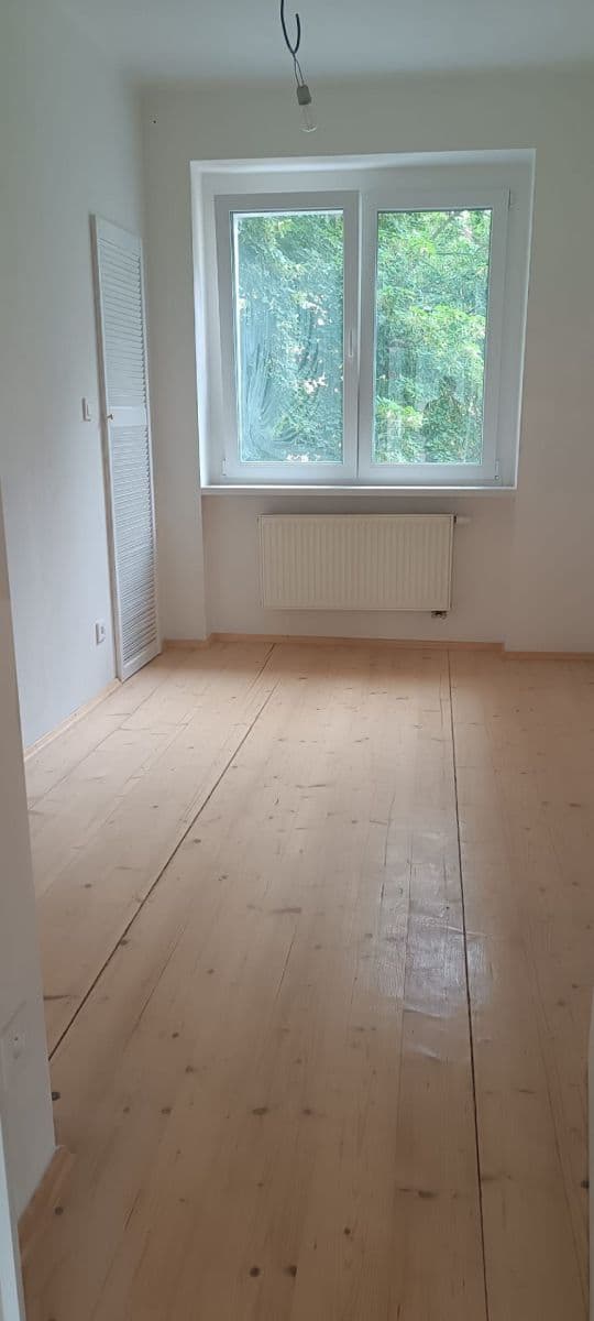 Prenájom bytu 3-izbový 77 m², Kpt. Jaroše, Beroun, Středočeský kraj Prenájom bytu 3-izbový 77 m², Kpt. Jaroše, Beroun, Středočeský kraj