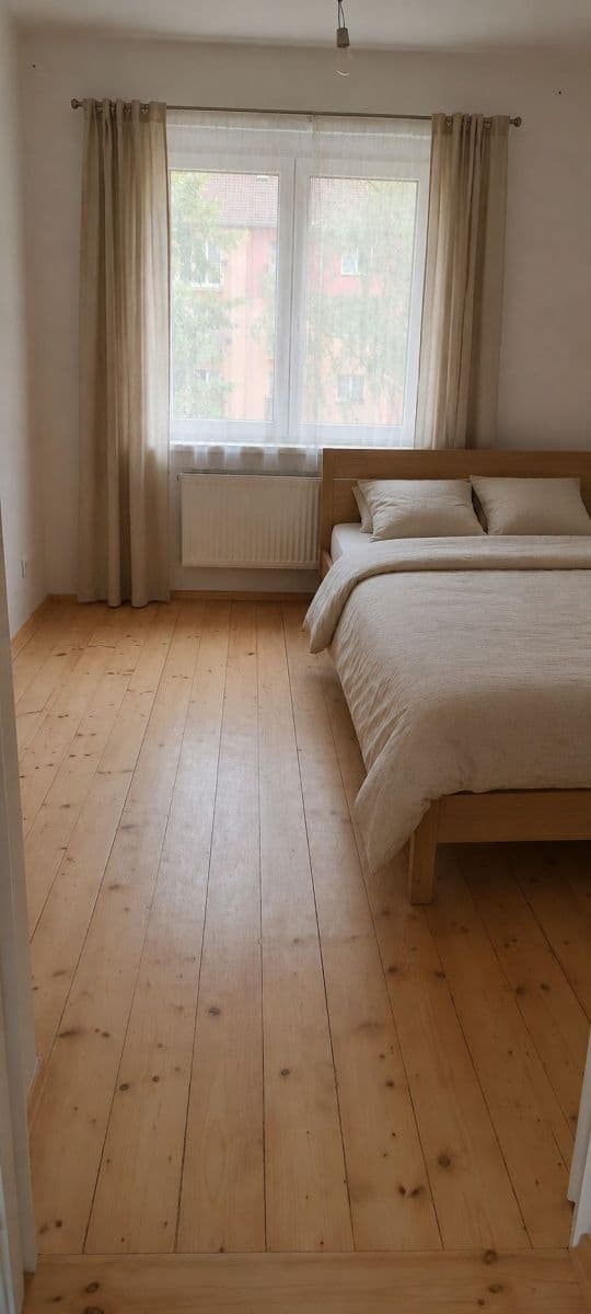Prenájom bytu 3-izbový 77 m², Kpt. Jaroše, Beroun, Středočeský kraj Prenájom bytu 3-izbový 77 m², Kpt. Jaroše, Beroun, Středočeský kraj