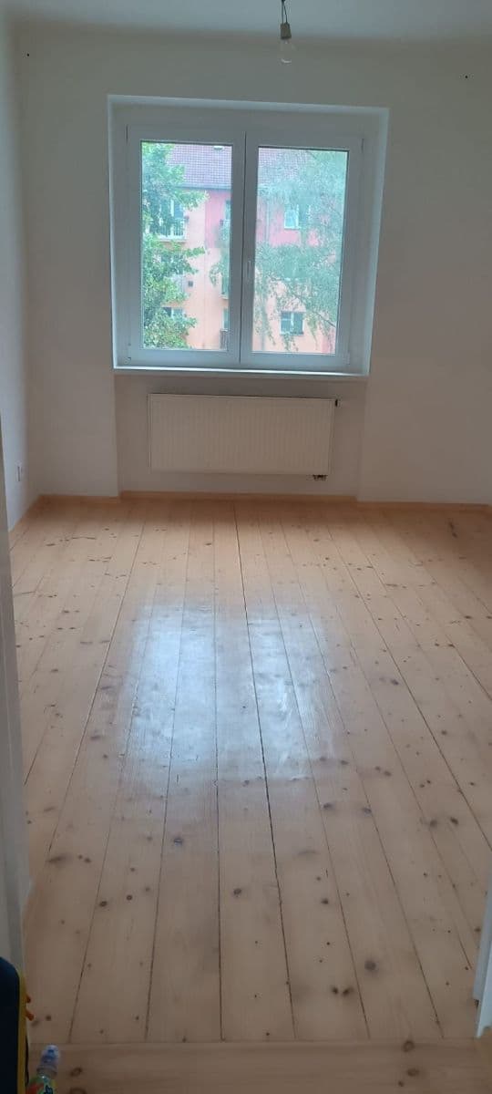 Prenájom bytu 3-izbový 77 m², Kpt. Jaroše, Beroun, Středočeský kraj Prenájom bytu 3-izbový 77 m², Kpt. Jaroše, Beroun, Středočeský kraj