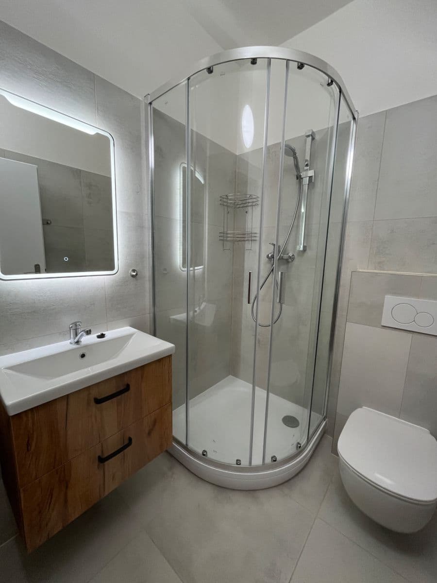Prenájom bytu 1-izbový 30 m², U Svobodárny, Praha, Praha Prenájom bytu 1-izbový 30 m², U Svobodárny, Praha, Praha