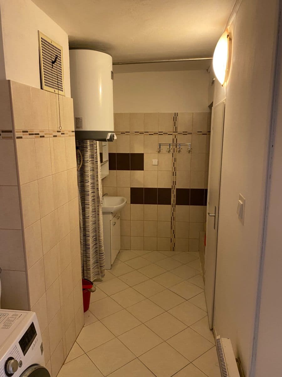 Prenájom bytu 2-izbový 67 m², Pobřežní, Praha, Praha Prenájom bytu 2-izbový 67 m², Pobřežní, Praha, Praha