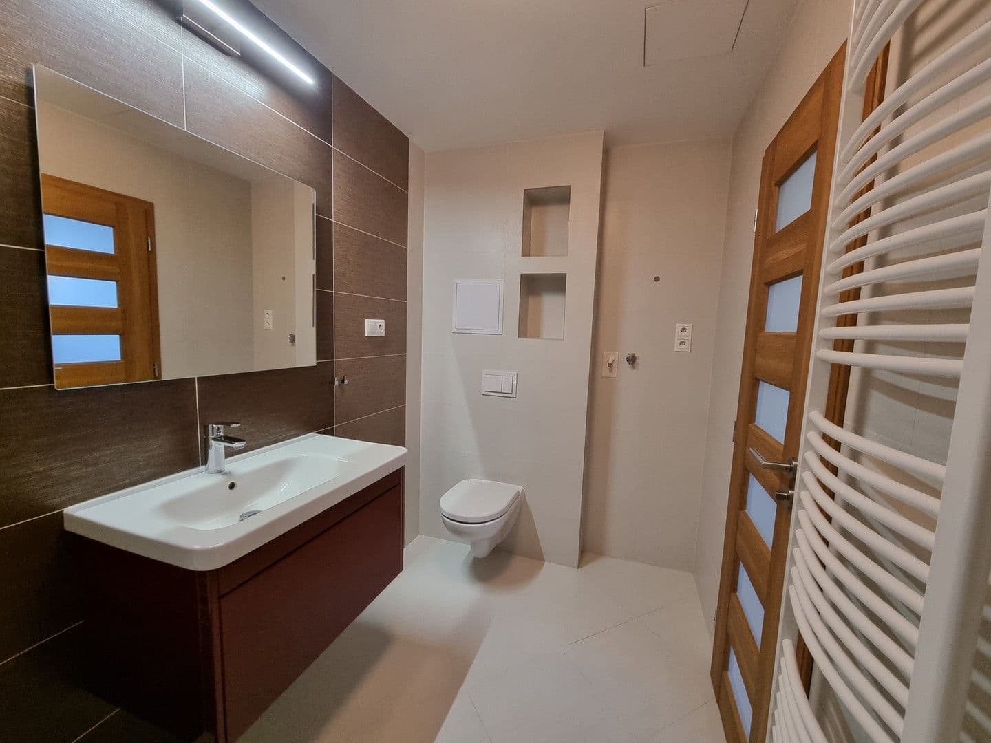 Prenájom bytu 3-izbový 54 m², V Honech, Klecany, Středočeský kraj Prenájom bytu 3-izbový 54 m², V Honech, Klecany, Středočeský kraj