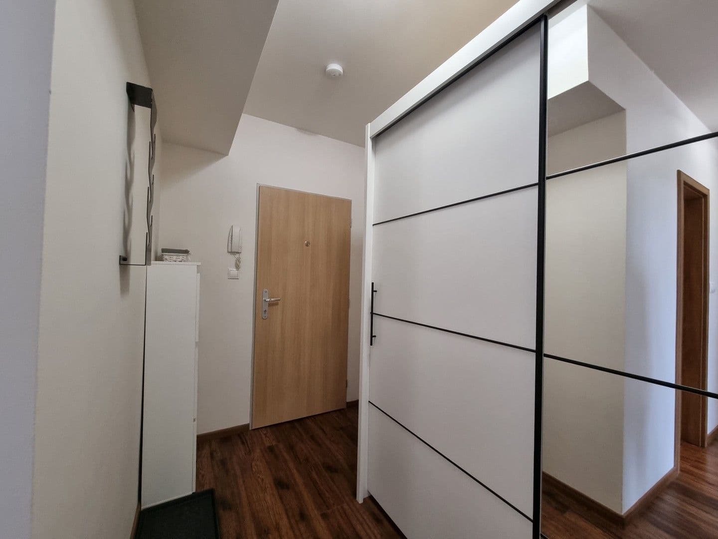 Prenájom bytu 3-izbový 54 m², V Honech, Klecany, Středočeský kraj Prenájom bytu 3-izbový 54 m², V Honech, Klecany, Středočeský kraj