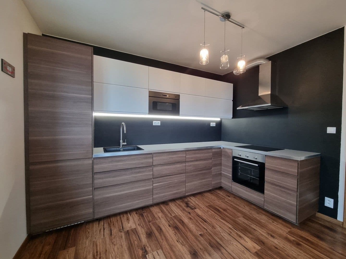 Prenájom bytu 3-izbový 54 m², V Honech, Klecany, Středočeský kraj Prenájom bytu 3-izbový 54 m², V Honech, Klecany, Středočeský kraj