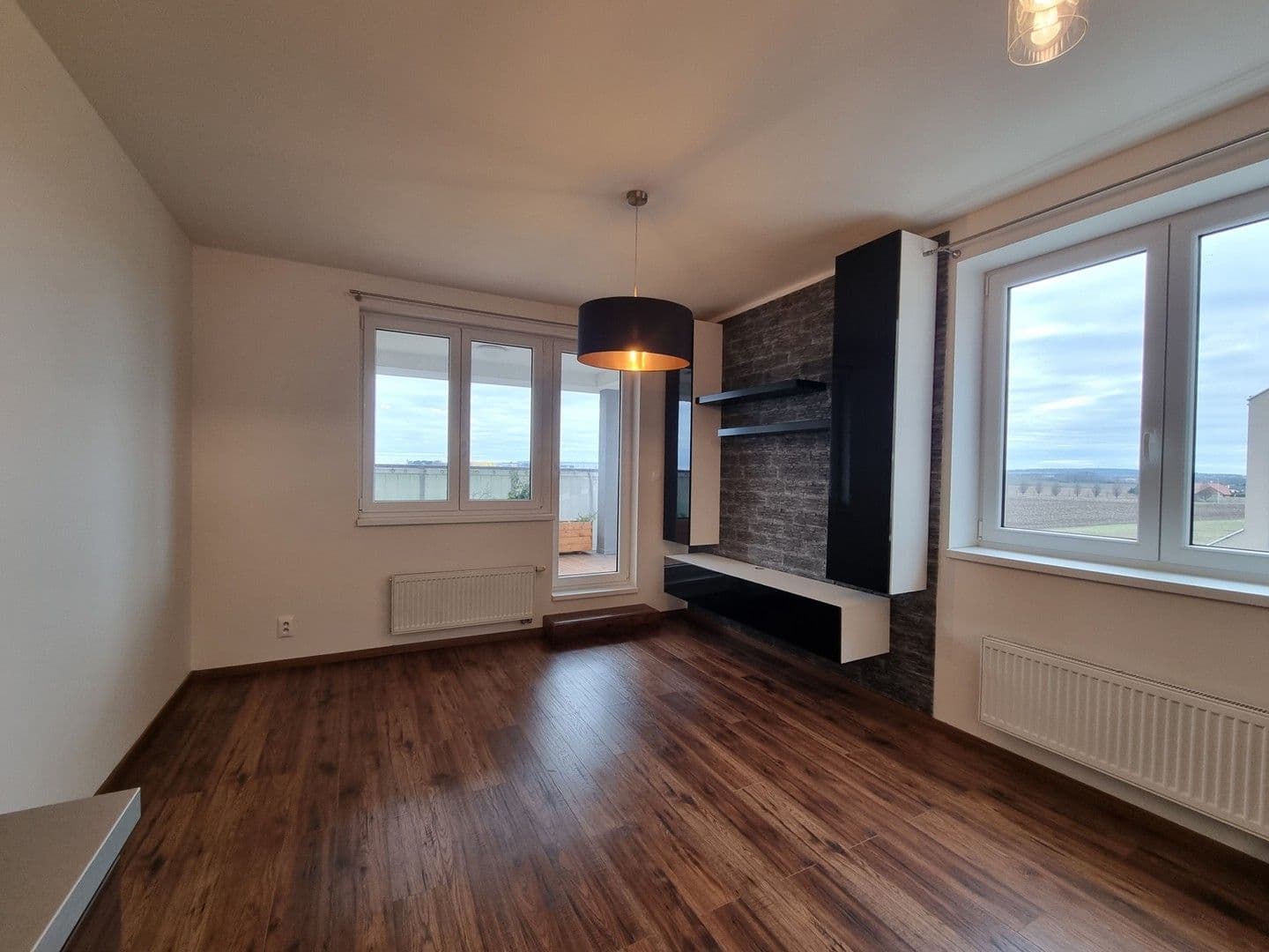Prenájom bytu 3-izbový 54 m², V Honech, Klecany, Středočeský kraj Prenájom bytu 3-izbový 54 m², V Honech, Klecany, Středočeský kraj