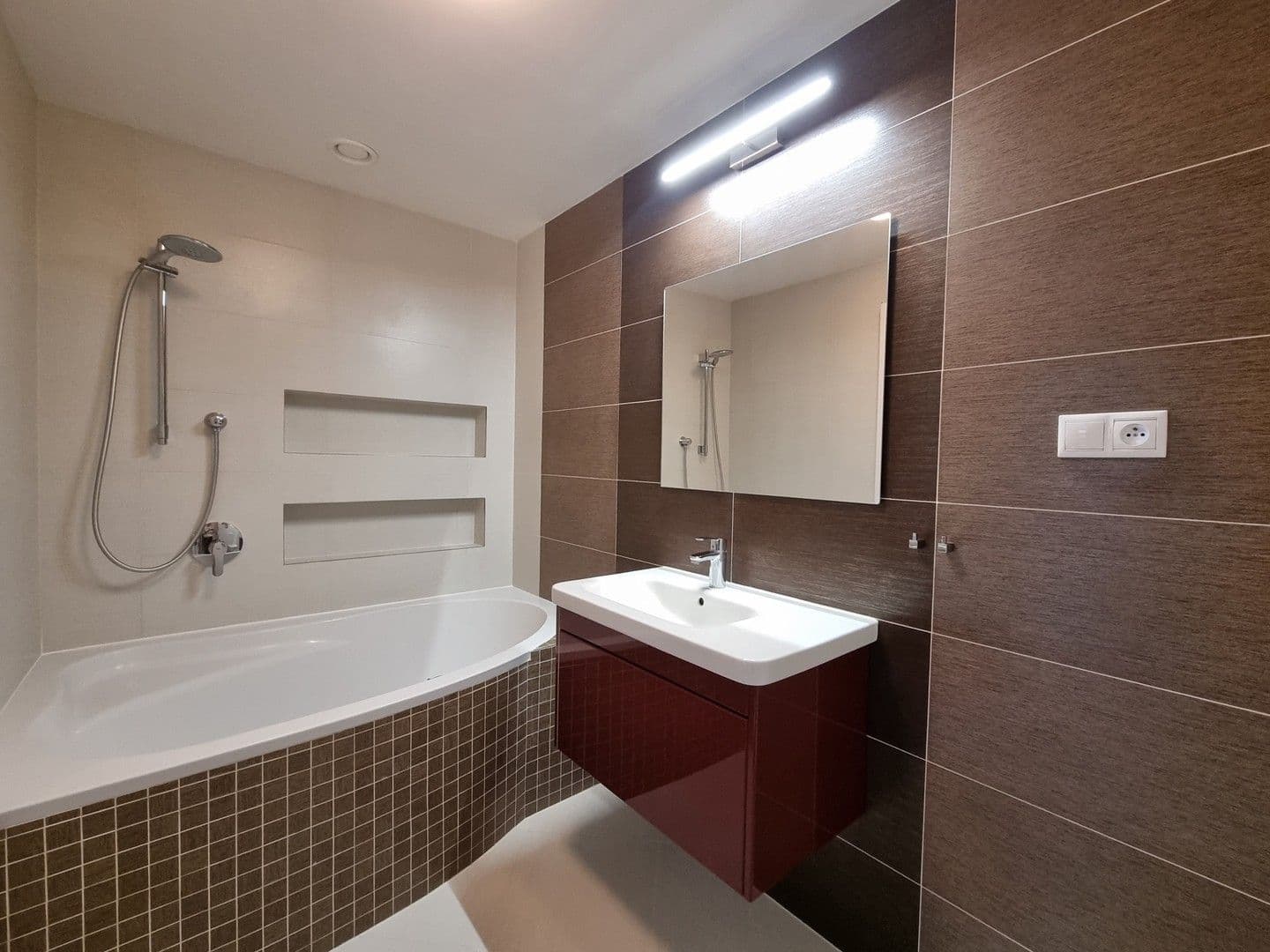 Prenájom bytu 3-izbový 54 m², V Honech, Klecany, Středočeský kraj Prenájom bytu 3-izbový 54 m², V Honech, Klecany, Středočeský kraj