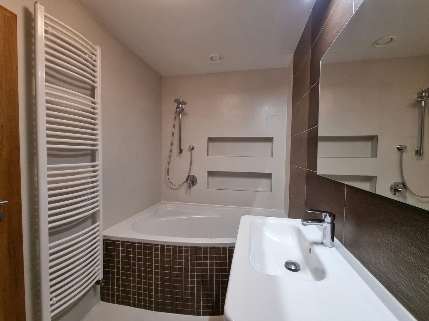 Prenájom bytu 3-izbový 54 m², V Honech, Klecany, Středočeský kraj Prenájom bytu 3-izbový 54 m², V Honech, Klecany, Středočeský kraj