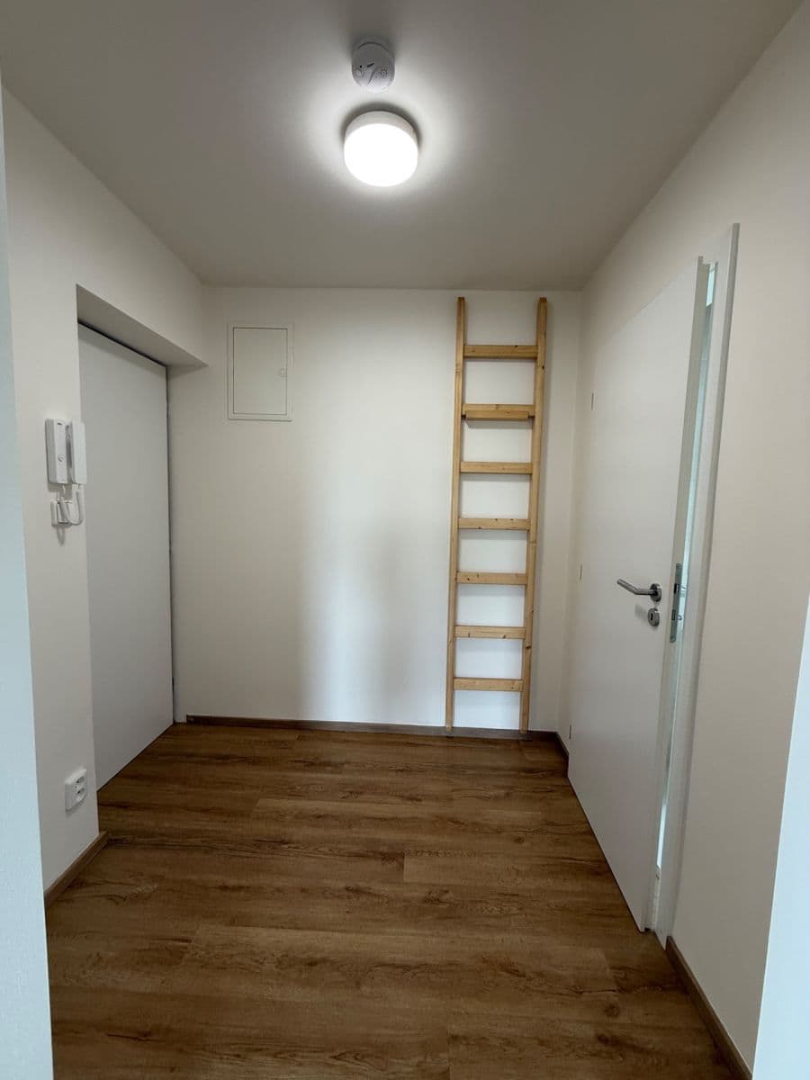 Prenájom bytu 3-izbový 64 m², Bohutín, Středočeský kraj Prenájom bytu 3-izbový 64 m², Bohutín, Středočeský kraj
