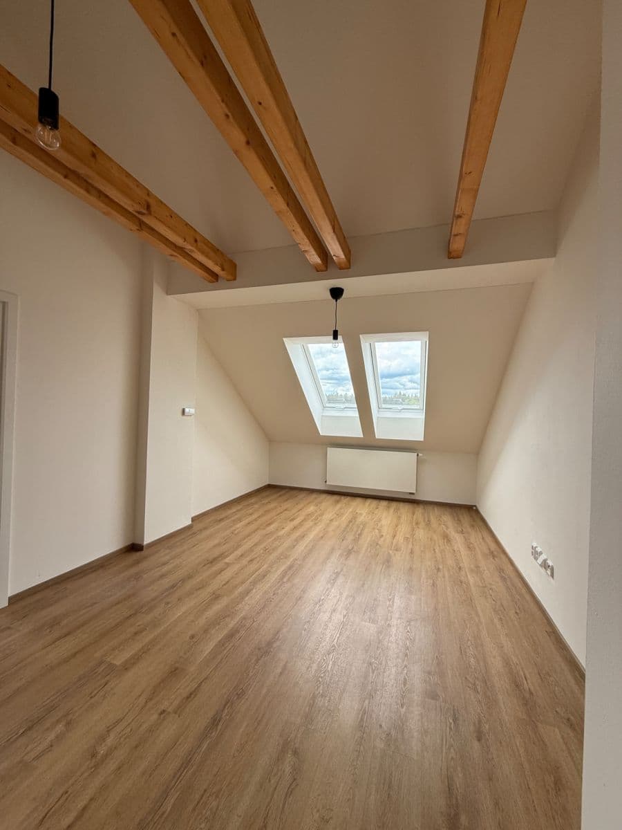 Prenájom bytu 3-izbový 64 m², Bohutín, Středočeský kraj Prenájom bytu 3-izbový 64 m², Bohutín, Středočeský kraj