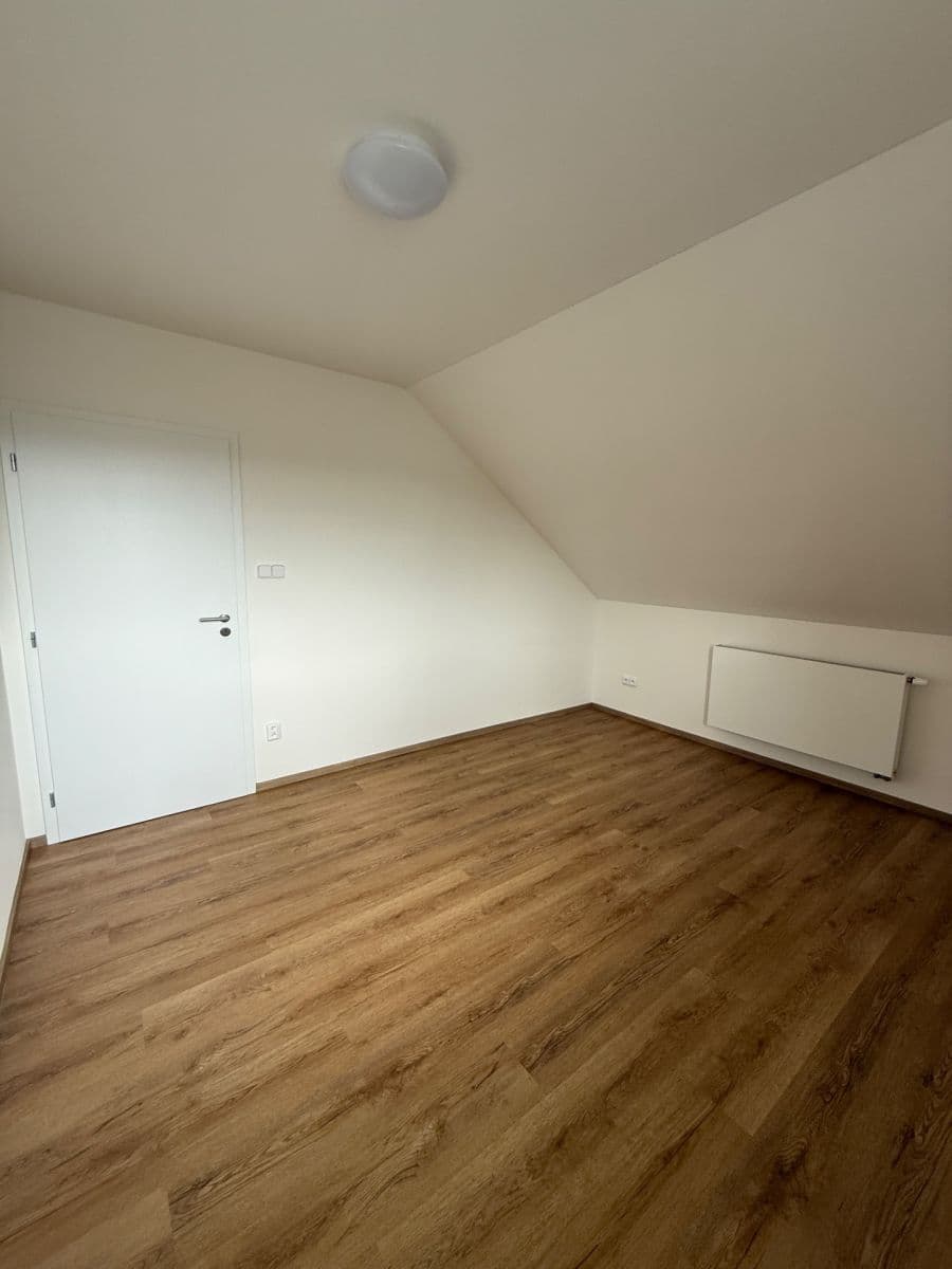 Prenájom bytu 3-izbový 64 m², Bohutín, Středočeský kraj Prenájom bytu 3-izbový 64 m², Bohutín, Středočeský kraj