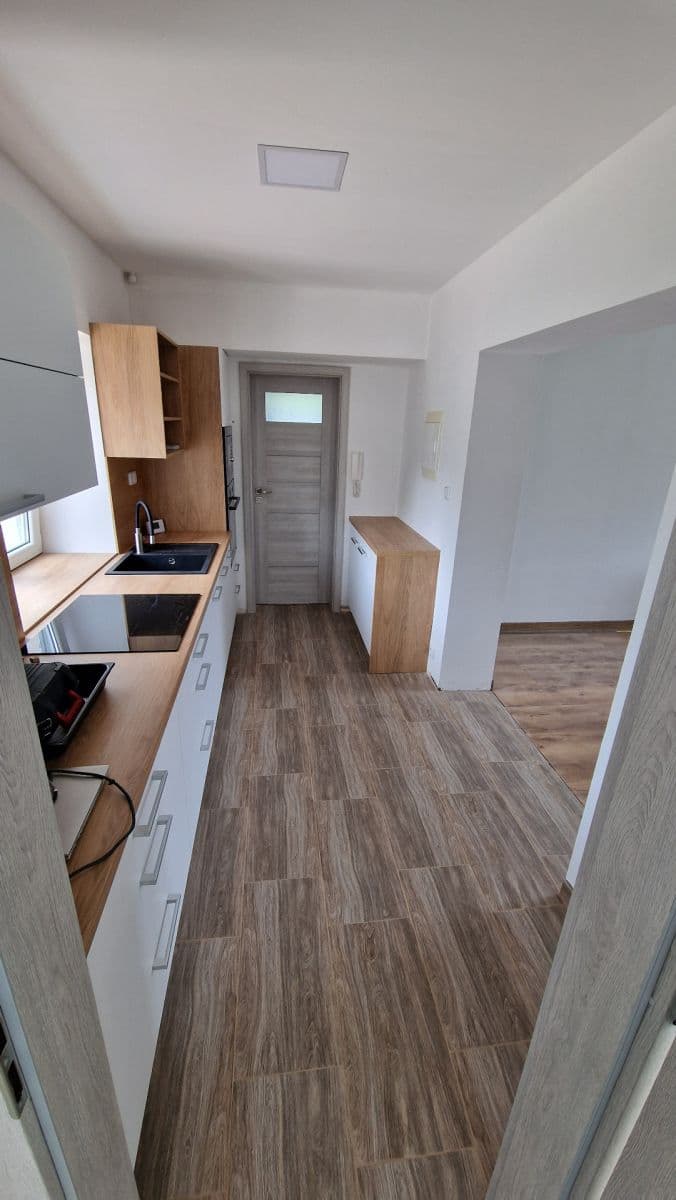 Prenájom bytu 2-izbový 69 m², Ostřešany, Pardubický kraj Prenájom bytu 2-izbový 69 m², Ostřešany, Pardubický kraj
