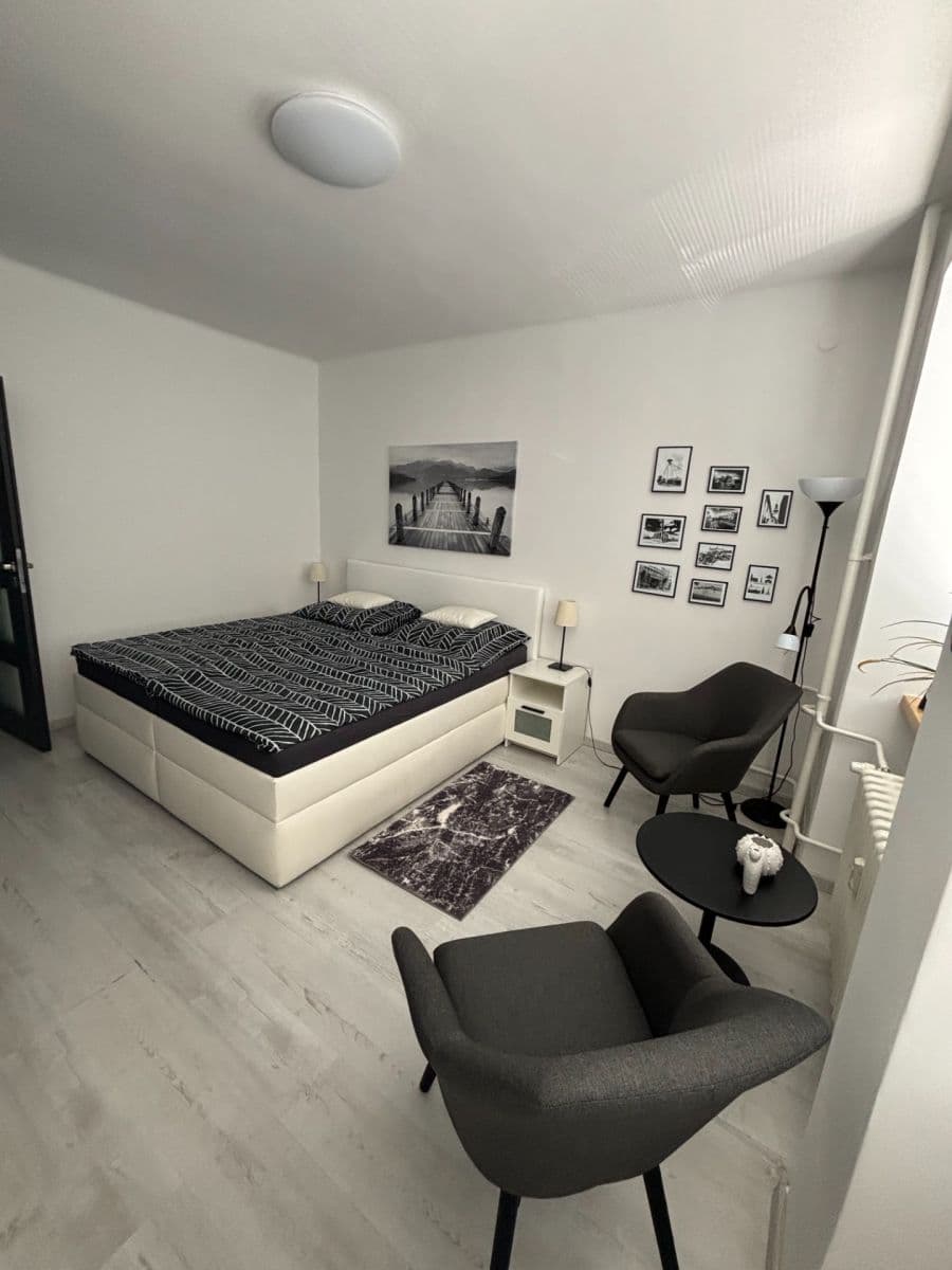 Prenájom bytu 1-izbový 35 m², Špitálska, Bratislava - mestská časť Staré Mesto, Bratislavský kraj Prenájom bytu 1-izbový 35 m², Špitálska, Bratislava - mestská časť Staré Mesto, Bratislavský kraj