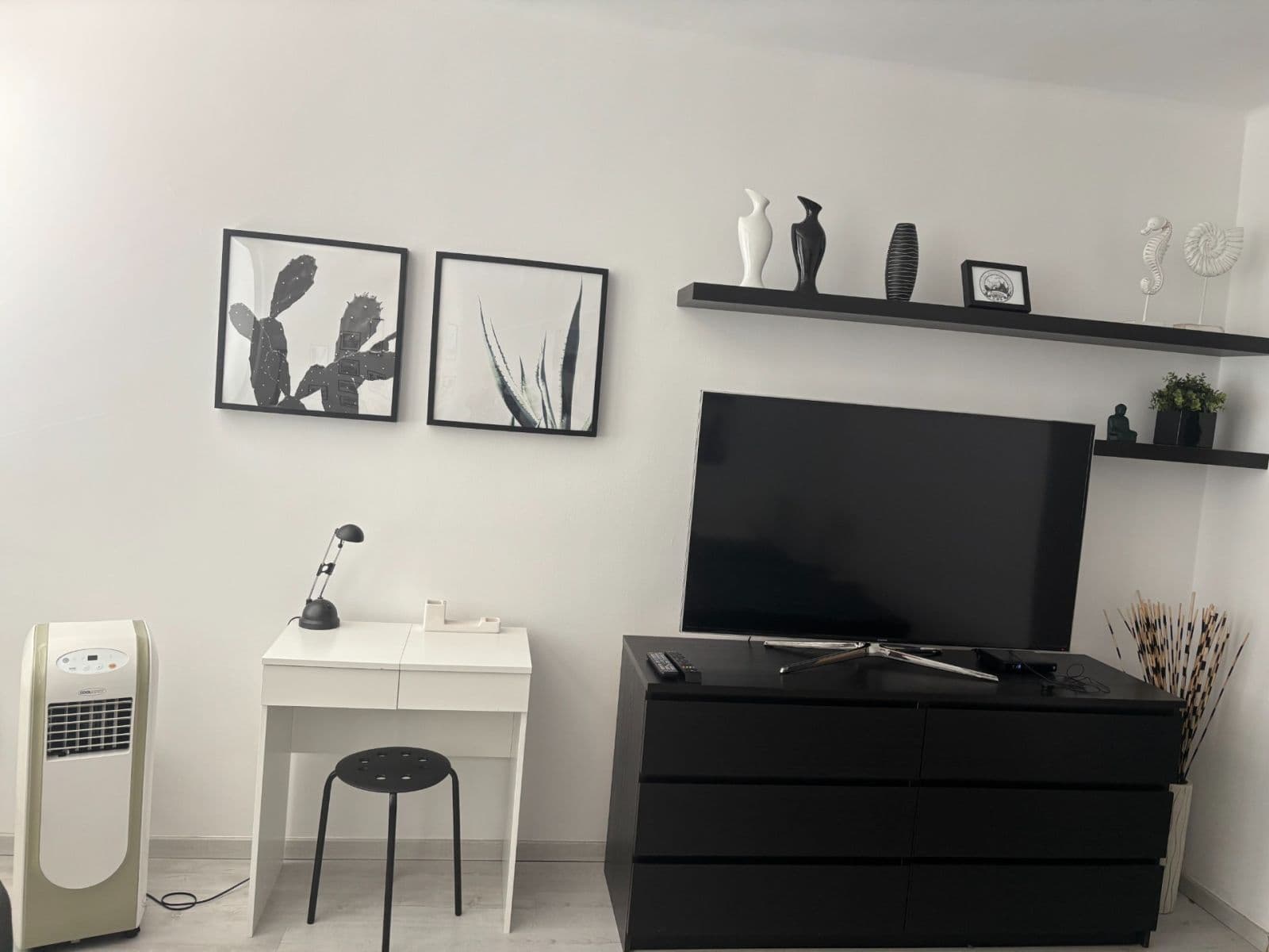 Prenájom bytu 1-izbový 35 m², Špitálska, Bratislava - mestská časť Staré Mesto, Bratislavský kraj Prenájom bytu 1-izbový 35 m², Špitálska, Bratislava - mestská časť Staré Mesto, Bratislavský kraj
