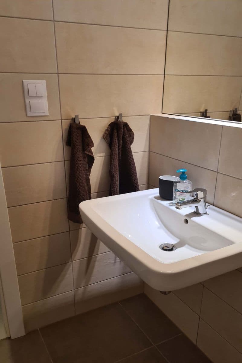 Prenájom bytu 1-izbový 35 m², Velvarská, Horoměřice, Středočeský kraj Prenájom bytu 1-izbový 35 m², Velvarská, Horoměřice, Středočeský kraj