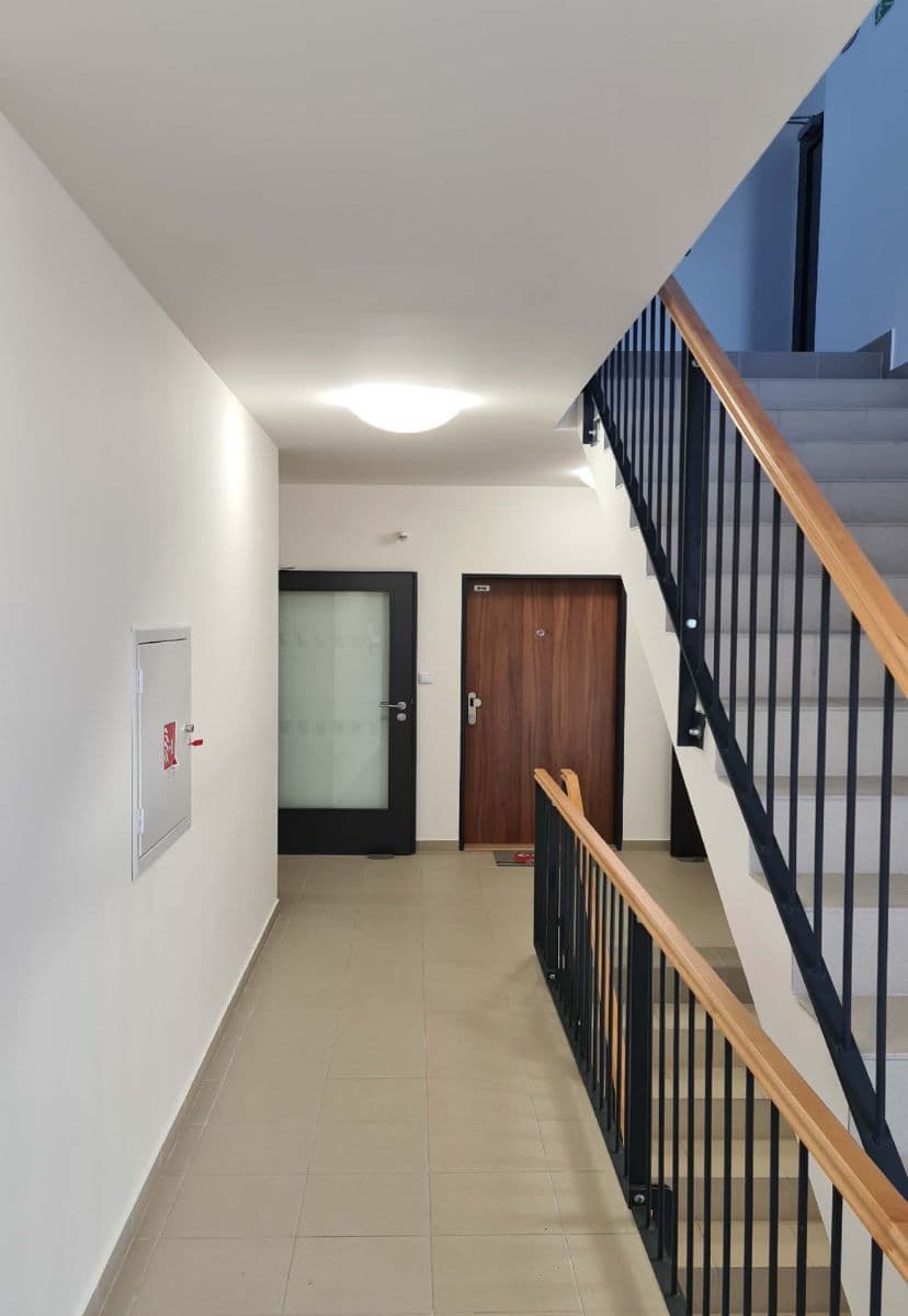 Prenájom bytu 1-izbový 35 m², Velvarská, Horoměřice, Středočeský kraj Prenájom bytu 1-izbový 35 m², Velvarská, Horoměřice, Středočeský kraj