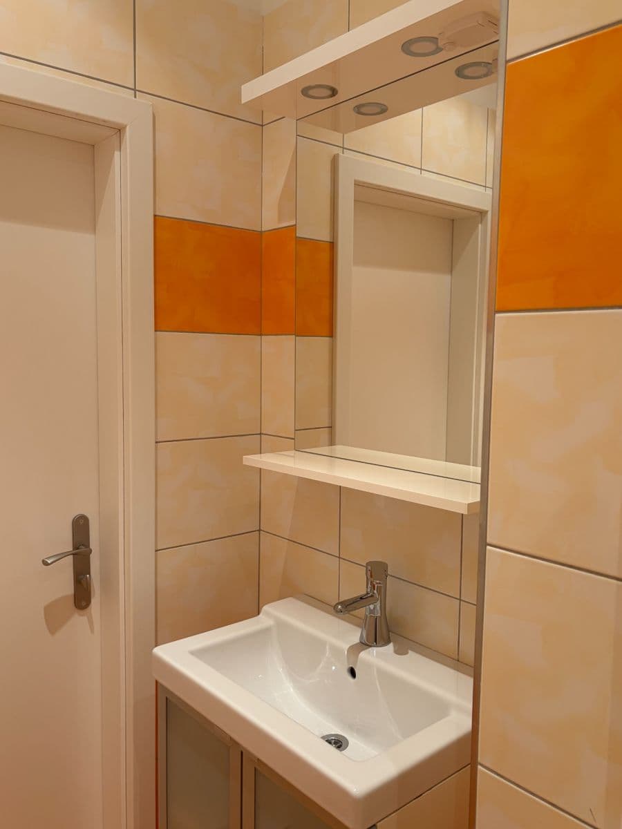 Prenájom bytu 2-izbový 44 m², Košická, Praha, Praha Prenájom bytu 2-izbový 44 m², Košická, Praha, Praha