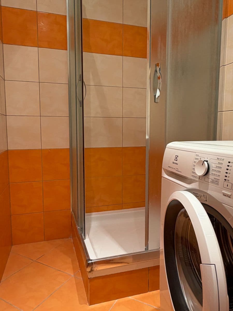 Prenájom bytu 2-izbový 44 m², Košická, Praha, Praha Prenájom bytu 2-izbový 44 m², Košická, Praha, Praha