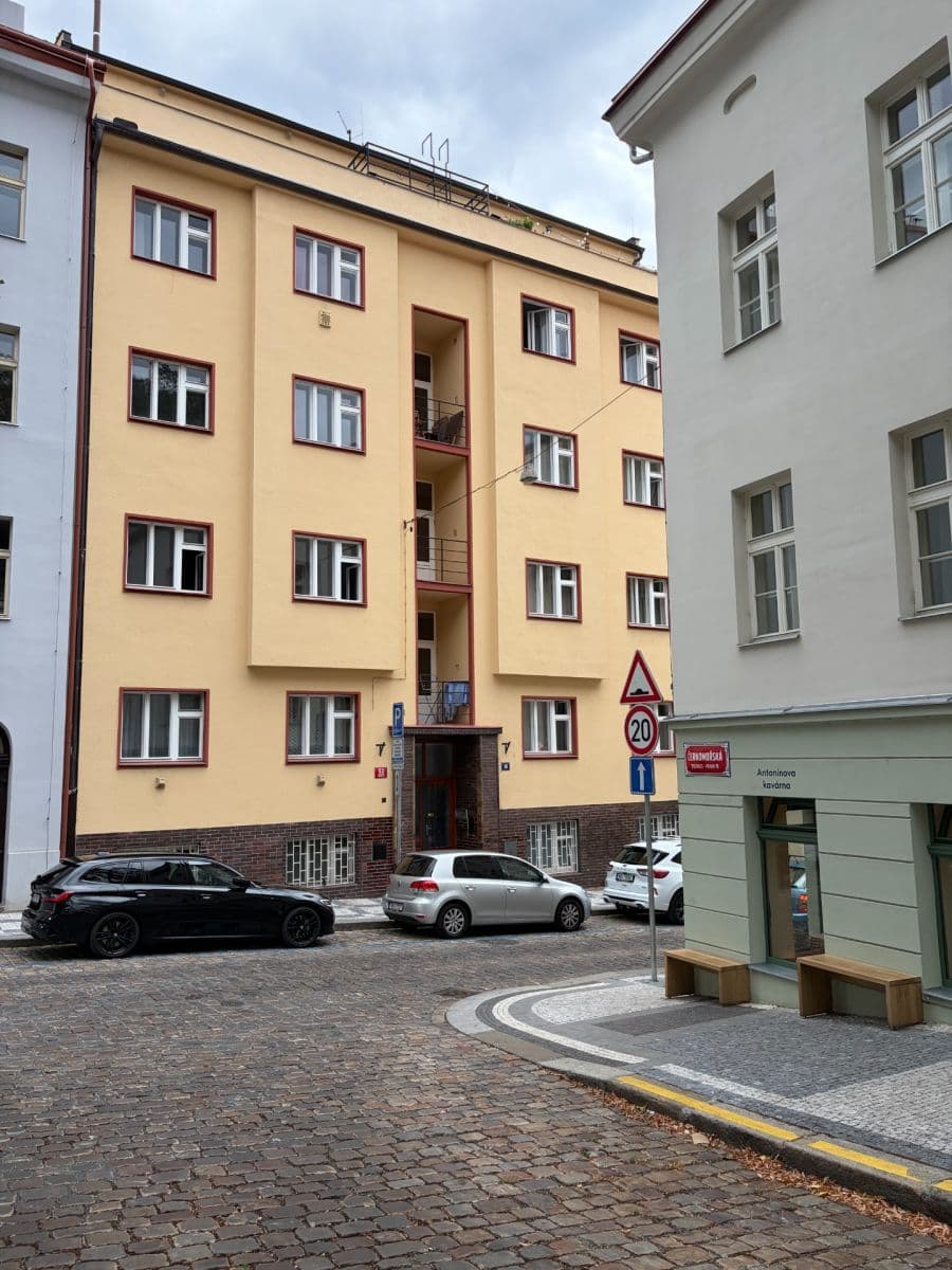 Prenájom bytu 2-izbový 44 m², Košická, Praha, Praha Prenájom bytu 2-izbový 44 m², Košická, Praha, Praha