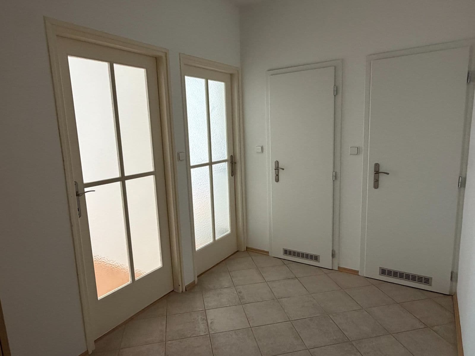 Prenájom bytu 2-izbový 44 m², Košická, Praha, Praha Prenájom bytu 2-izbový 44 m², Košická, Praha, Praha