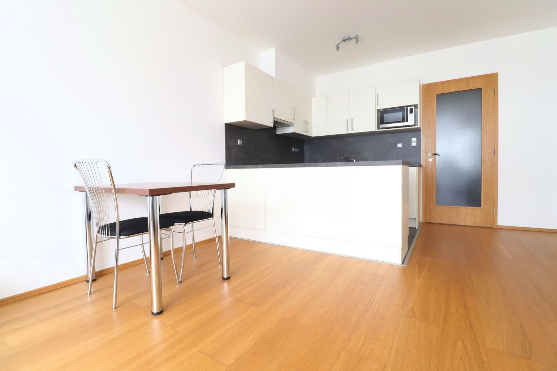 Prenájom bytu 1-izbový 37 m², K Beranovu, Praha, Praha Prenájom bytu 1-izbový 37 m², K Beranovu, Praha, Praha