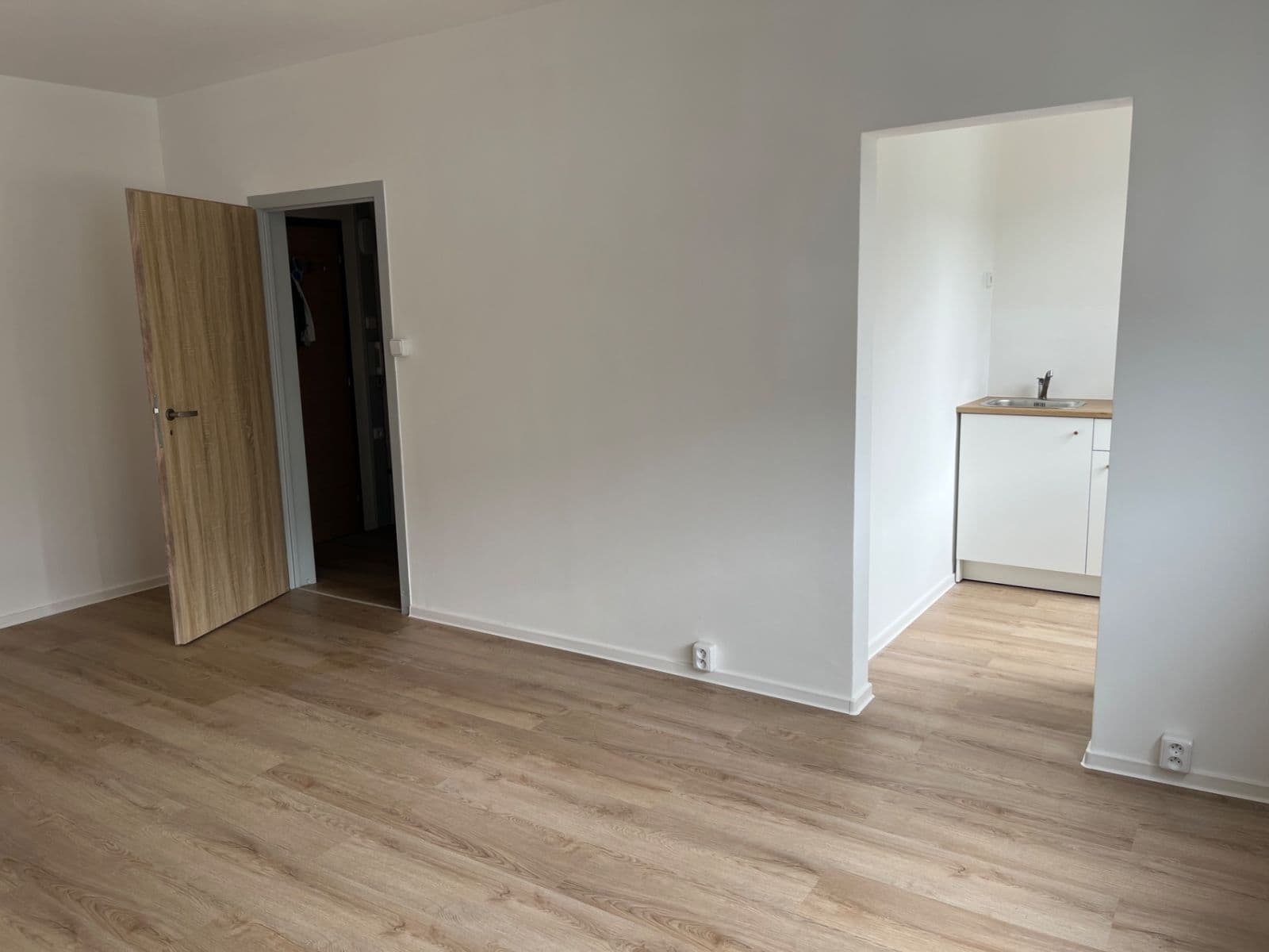 Prenájom bytu 1-izbový 29 m², Tesaříkova, Praha, Praha Prenájom bytu 1-izbový 29 m², Tesaříkova, Praha, Praha