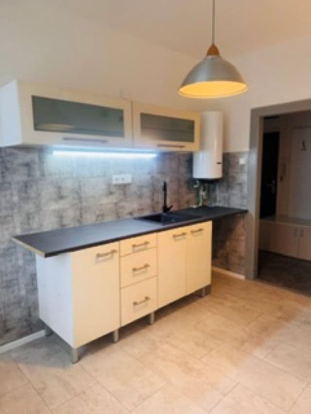 Prenájom bytu 1-izbový 36 m², Hasičská, Ostrava, Moravskoslezský kraj Prenájom bytu 1-izbový 36 m², Hasičská, Ostrava, Moravskoslezský kraj
