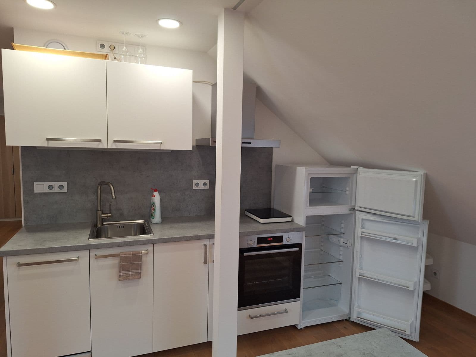 Prenájom bytu 2-izbový 72 m², Rektorská, Praha, Praha Prenájom bytu 2-izbový 72 m², Rektorská, Praha, Praha