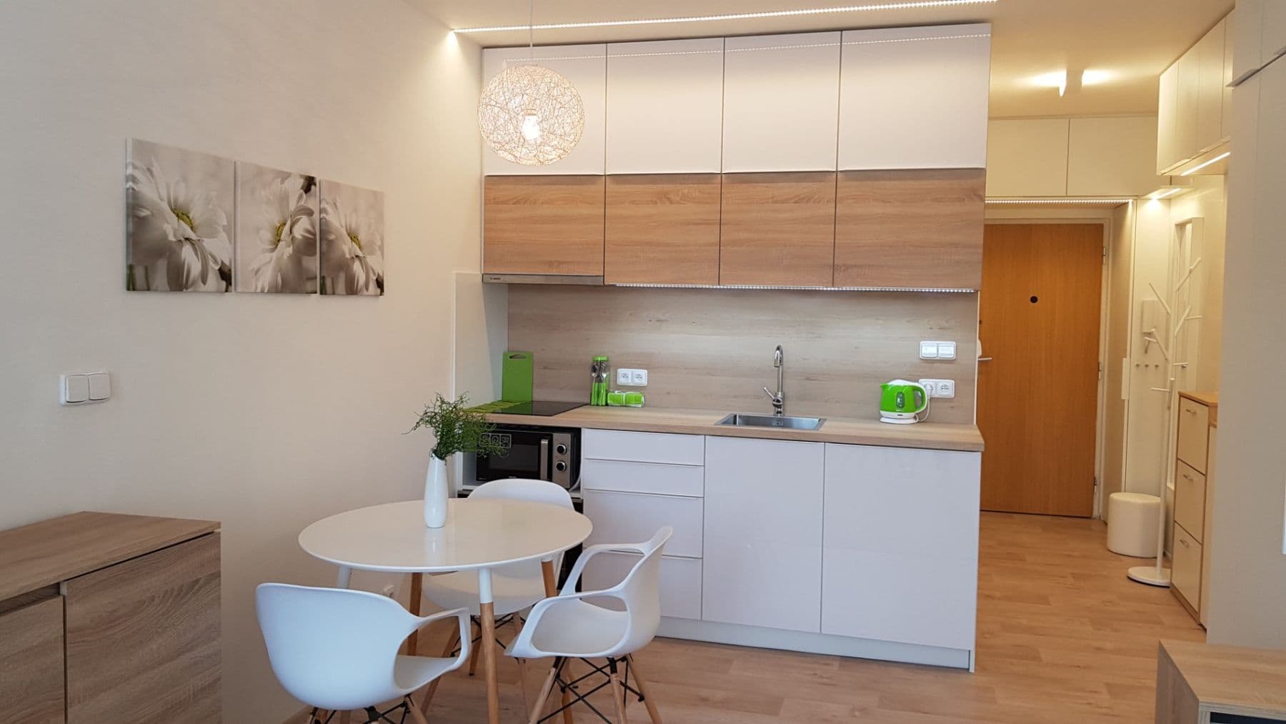 Prenájom bytu 1-izbový 35 m², Pod Zámečkem, Hradec Králové, Královéhradecký kraj Prenájom bytu 1-izbový 35 m², Pod Zámečkem, Hradec Králové, Královéhradecký kraj
