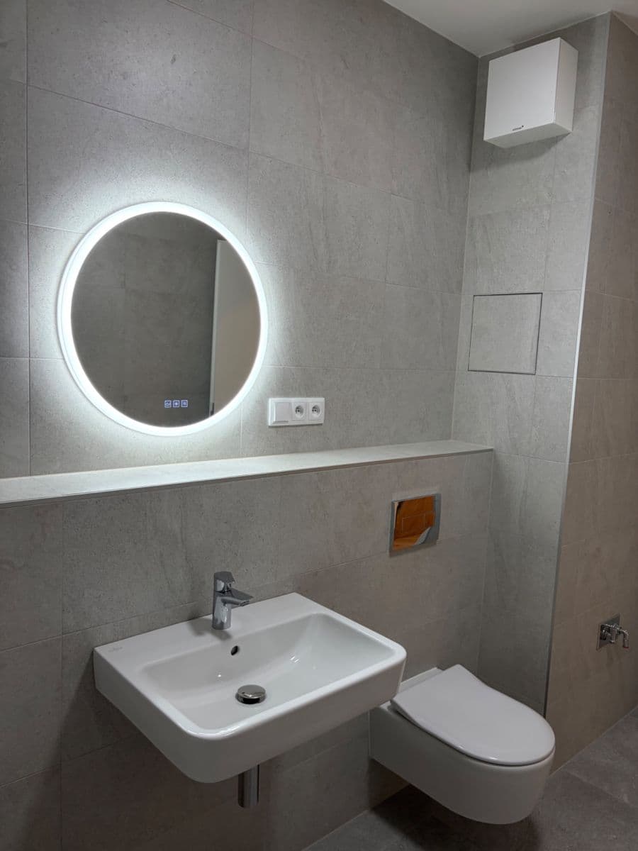 Prenájom bytu 1-izbový 38 m², Divíškové, Praha, Praha Prenájom bytu 1-izbový 38 m², Divíškové, Praha, Praha