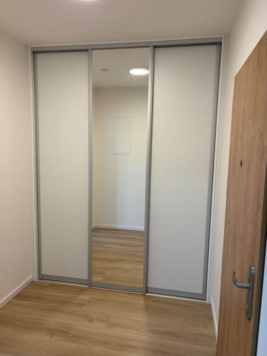 Prenájom bytu 1-izbový 38 m², Divíškové, Praha, Praha Prenájom bytu 1-izbový 38 m², Divíškové, Praha, Praha