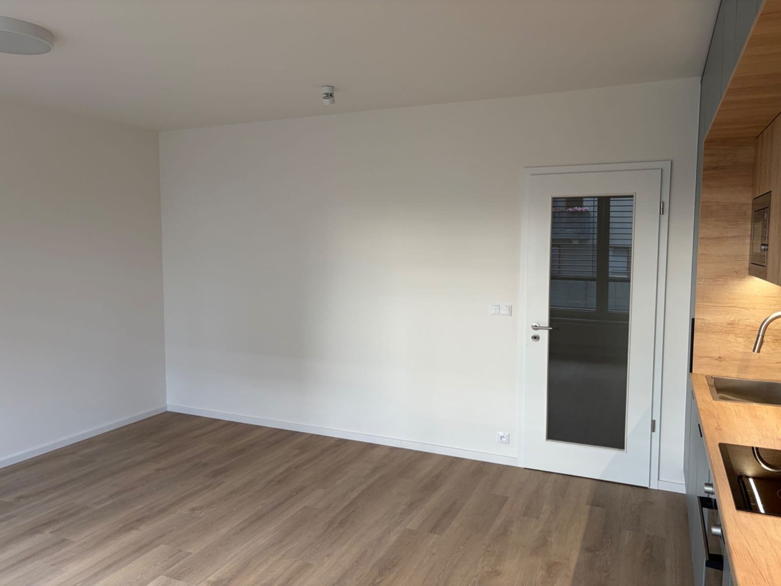 Prenájom bytu 1-izbový 38 m², Divíškové, Praha, Praha Prenájom bytu 1-izbový 38 m², Divíškové, Praha, Praha