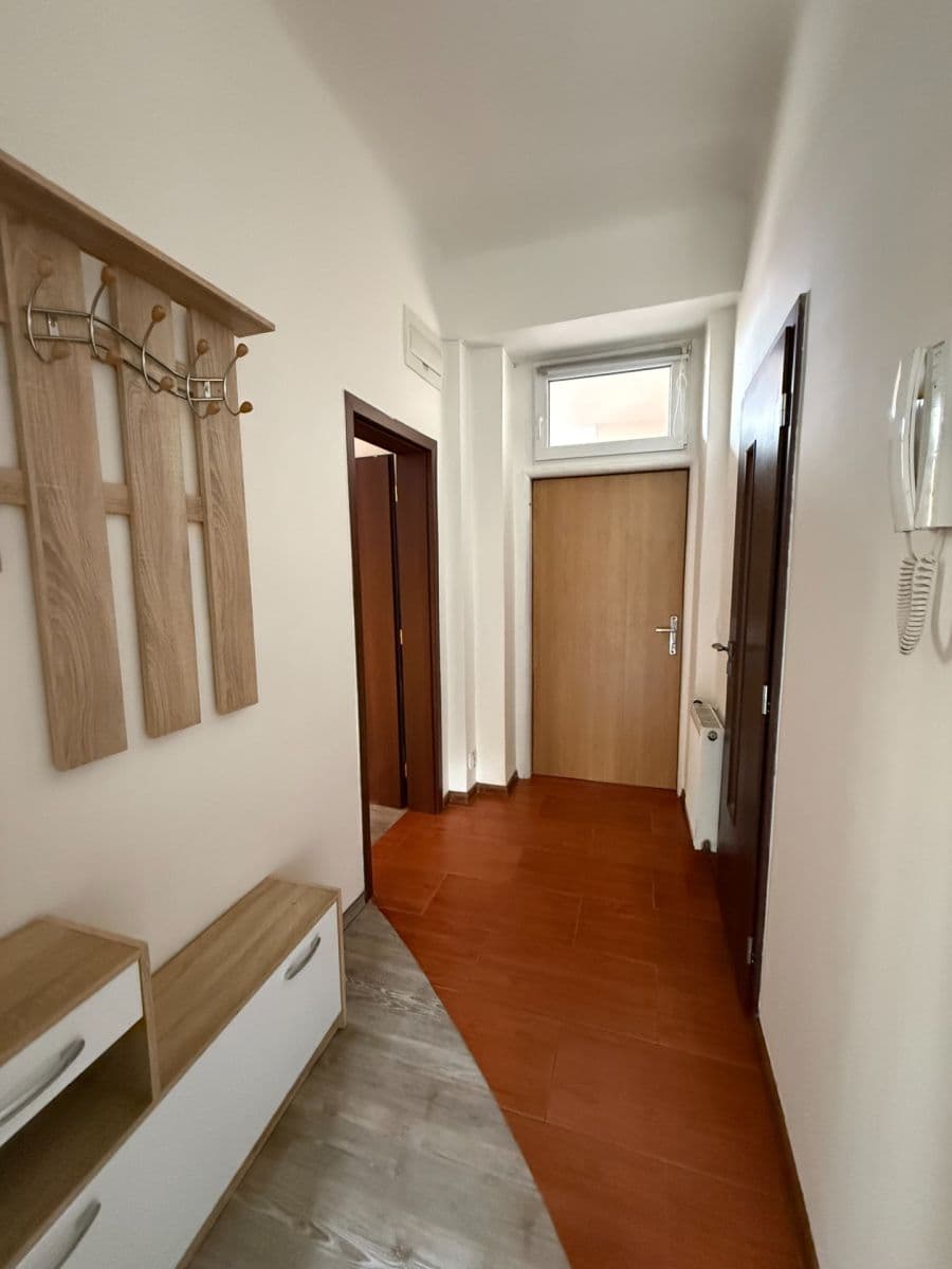 Prenájom bytu 2-izbový 40 m², Francouzská, Praha, Praha Prenájom bytu 2-izbový 40 m², Francouzská, Praha, Praha