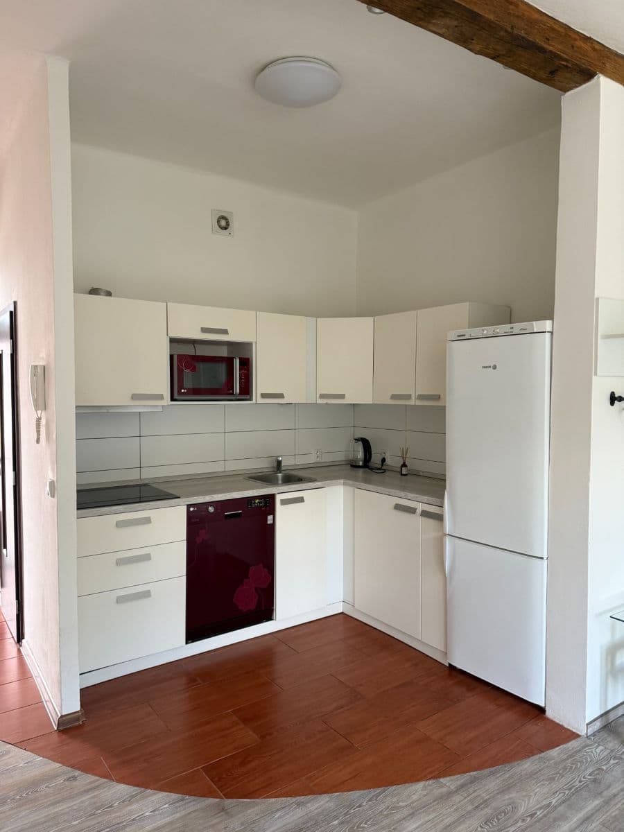 Prenájom bytu 2-izbový 40 m², Francouzská, Praha, Praha Prenájom bytu 2-izbový 40 m², Francouzská, Praha, Praha
