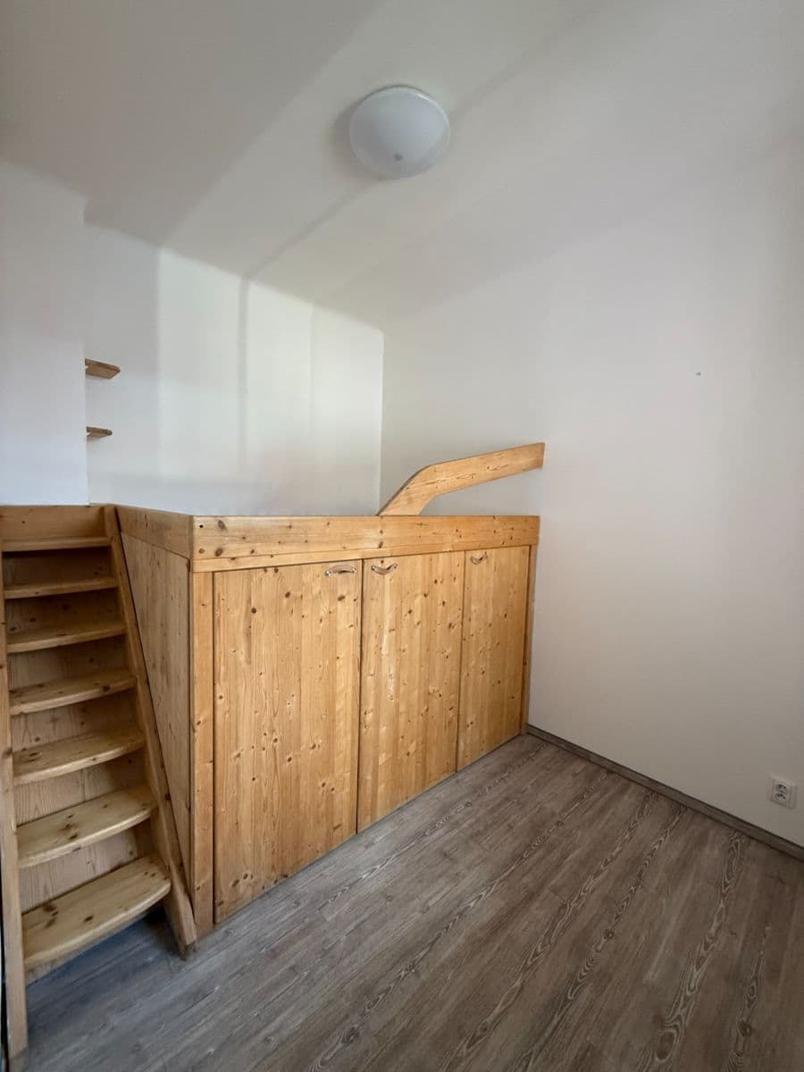 Prenájom bytu 2-izbový 40 m², Francouzská, Praha, Praha Prenájom bytu 2-izbový 40 m², Francouzská, Praha, Praha
