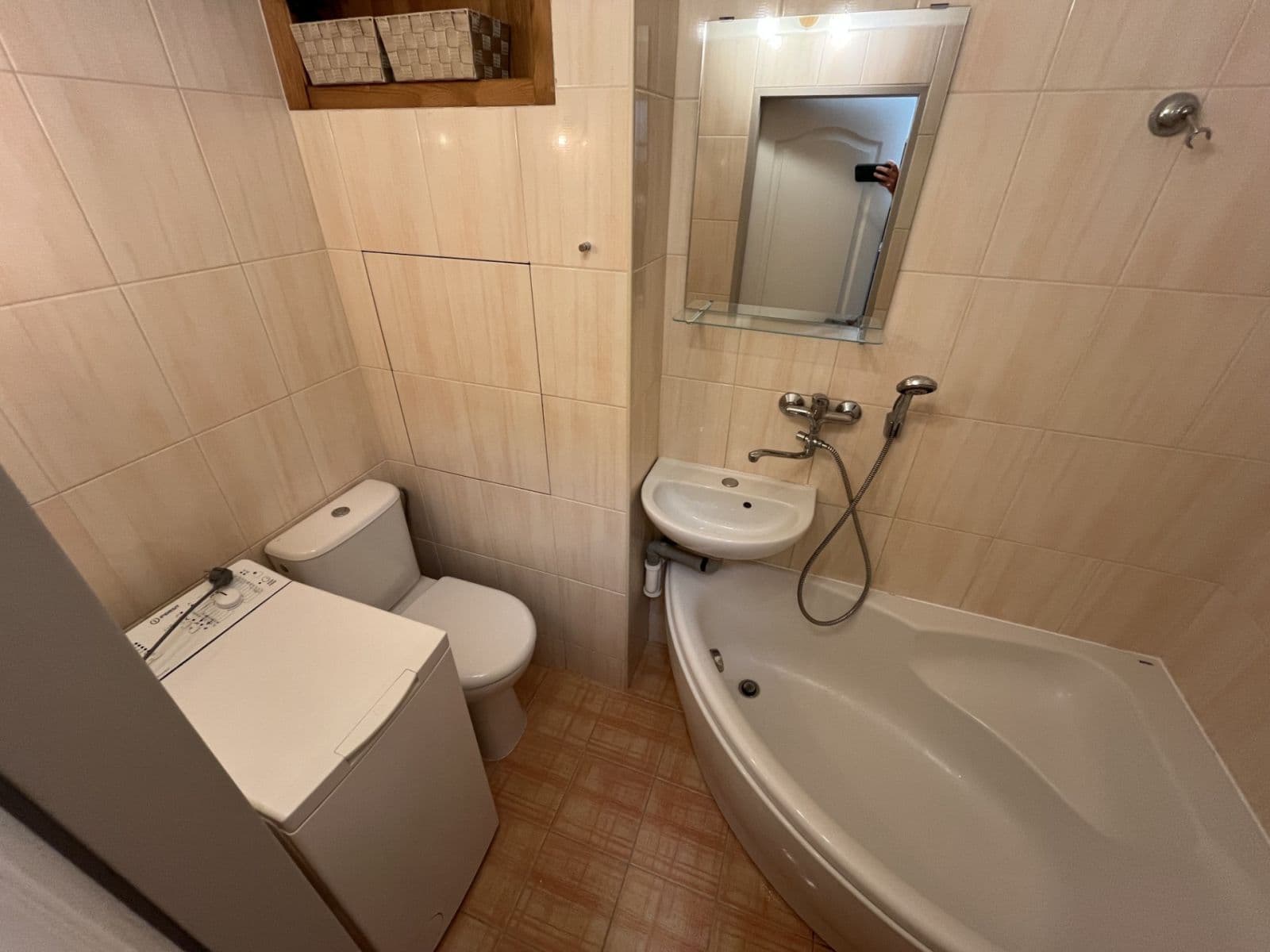 Prenájom bytu 3-izbový 70 m², Štefánikova, Louny, Ústecký kraj Prenájom bytu 3-izbový 70 m², Štefánikova, Louny, Ústecký kraj