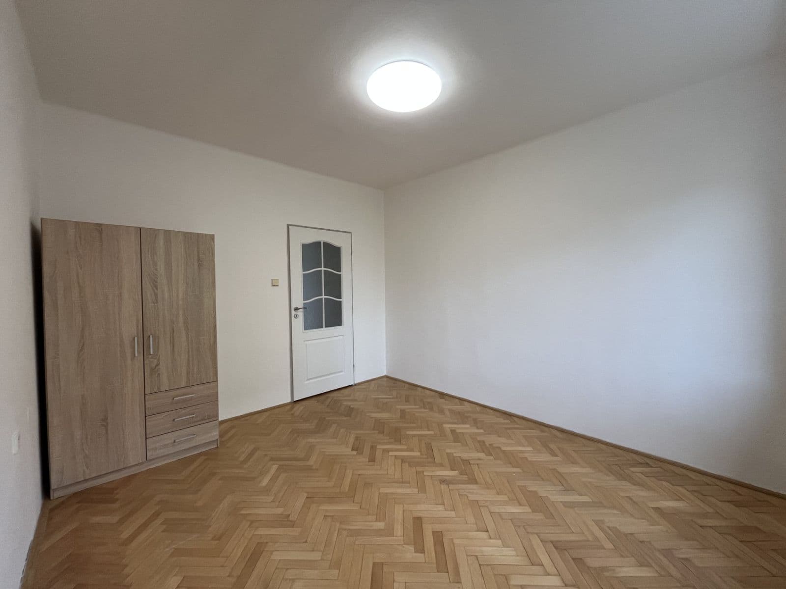 Prenájom bytu 3-izbový 70 m², Štefánikova, Louny, Ústecký kraj Prenájom bytu 3-izbový 70 m², Štefánikova, Louny, Ústecký kraj