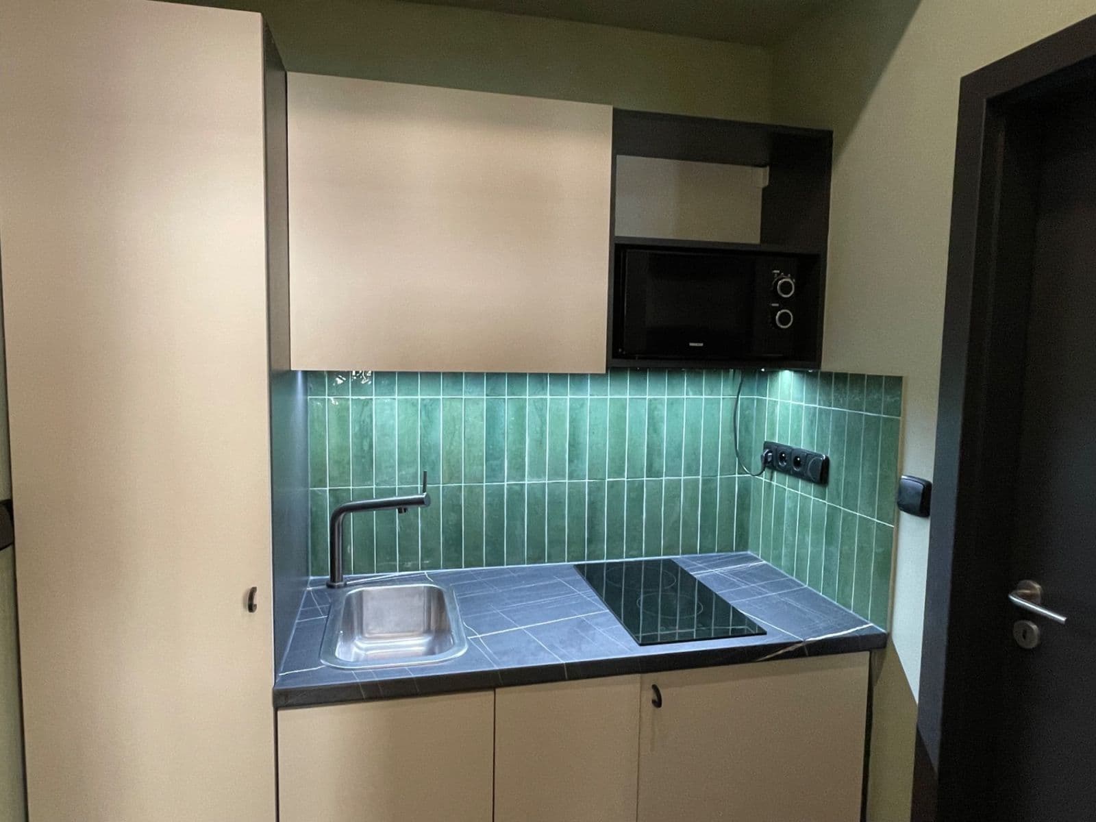 Prenájom nebytového priestoru 18 m², Ondříčkova, Praha, Praha Prenájom nebytového priestoru 18 m², Ondříčkova, Praha, Praha