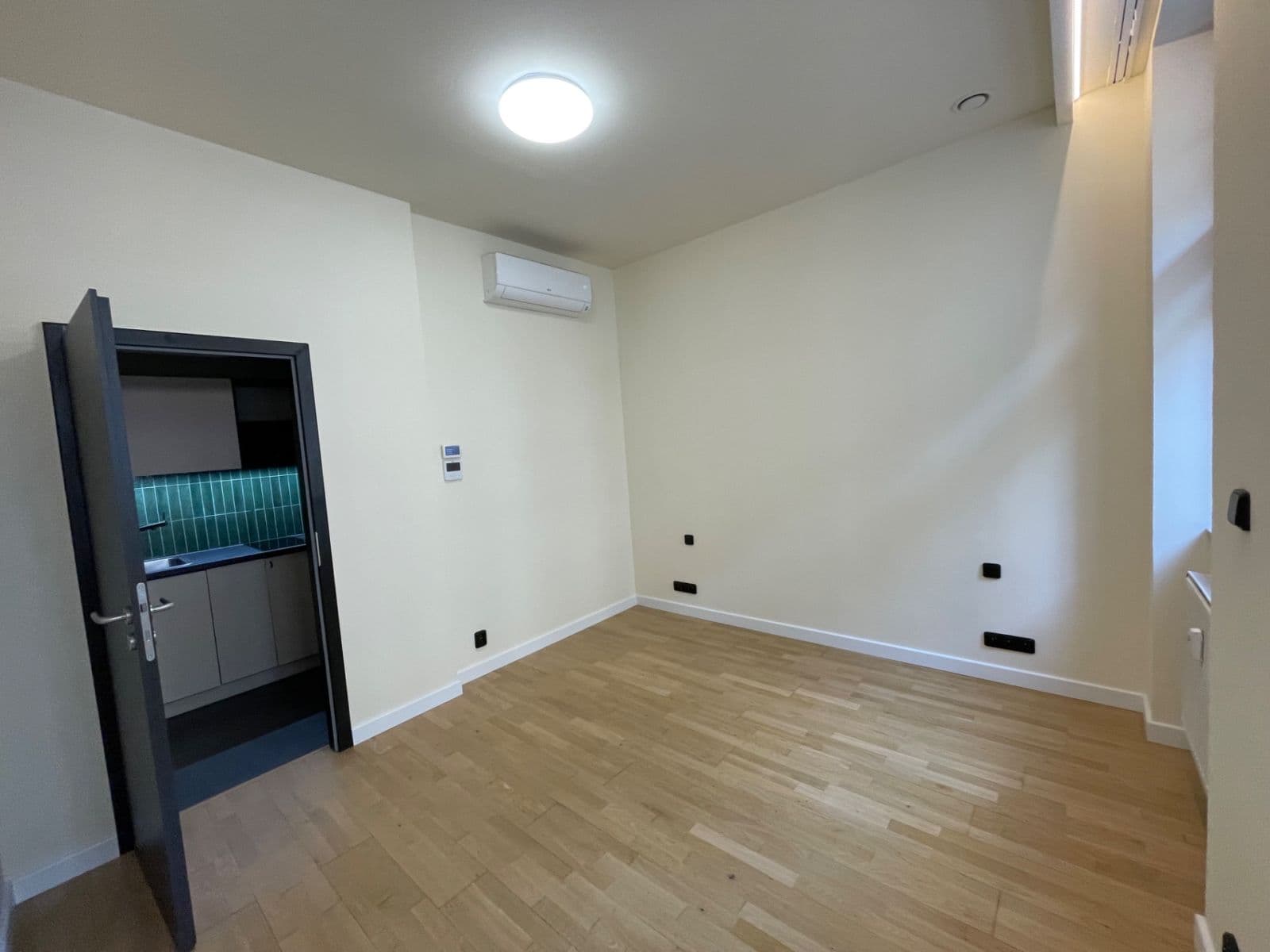 Prenájom nebytového priestoru 18 m², Ondříčkova, Praha, Praha Prenájom nebytového priestoru 18 m², Ondříčkova, Praha, Praha