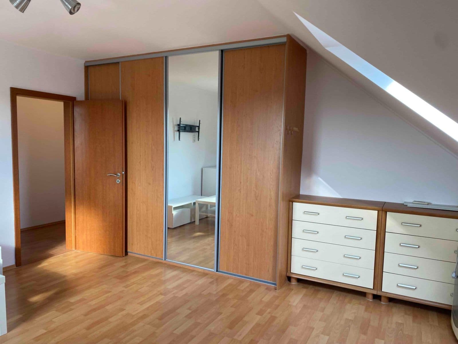 Prenájom bytu 4-izbový 108 m², Zvonková, Čakovičky, Středočeský kraj Prenájom bytu 4-izbový 108 m², Zvonková, Čakovičky, Středočeský kraj