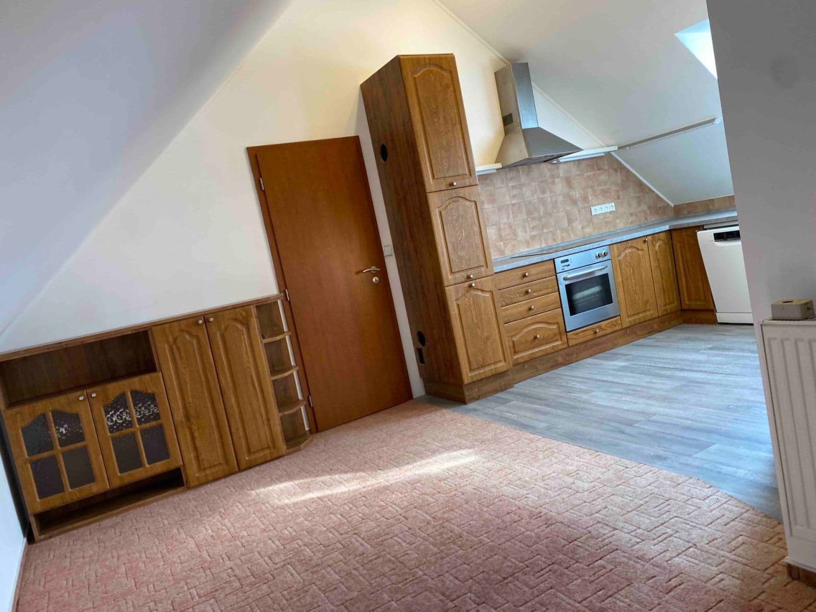 Prenájom bytu 4-izbový 108 m², Zvonková, Čakovičky, Středočeský kraj Prenájom bytu 4-izbový 108 m², Zvonková, Čakovičky, Středočeský kraj