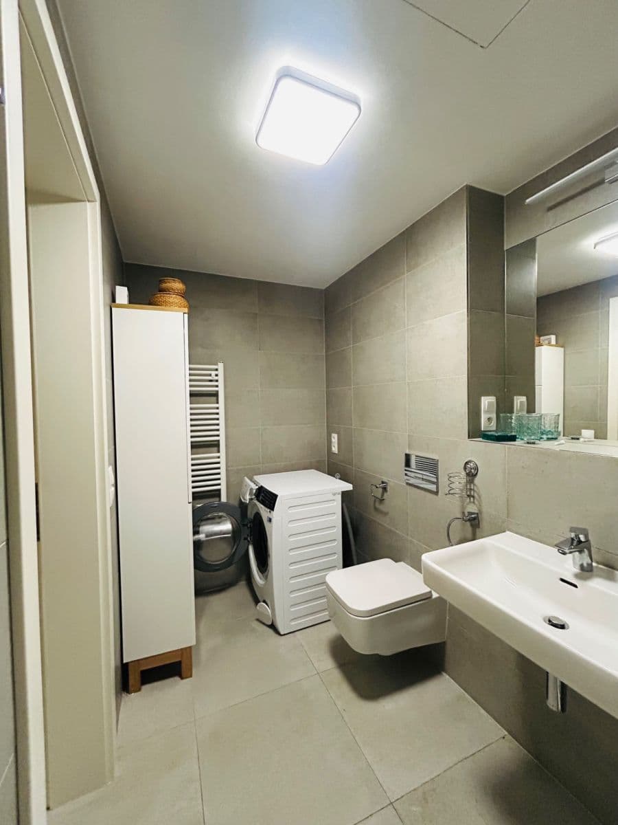 Prenájom bytu 2-izbový 54 m², Naskové, Praha, Praha Prenájom bytu 2-izbový 54 m², Naskové, Praha, Praha