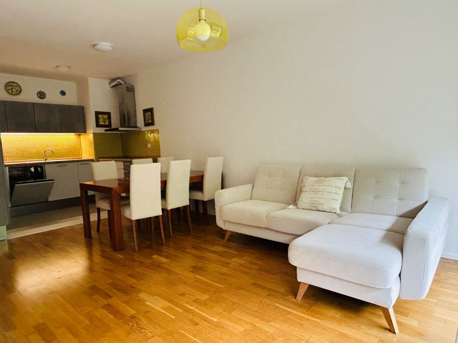 Prenájom bytu 2-izbový 54 m², Naskové, Praha, Praha Prenájom bytu 2-izbový 54 m², Naskové, Praha, Praha