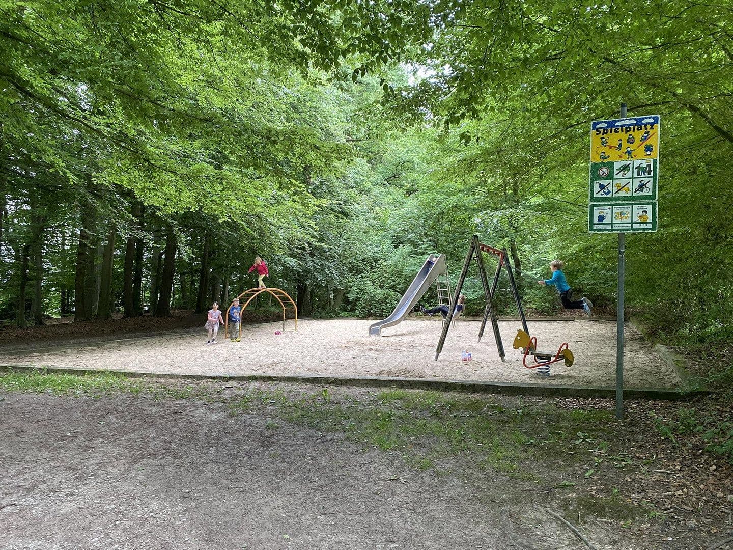 Prenájom bytu 3-izbový 85 m², Am Gottesberg 25, Bielefeld, Severné Porýnie - Westfálsko Prenájom bytu 3-izbový 85 m², Am Gottesberg 25, Bielefeld, Severné Porýnie - Westfálsko