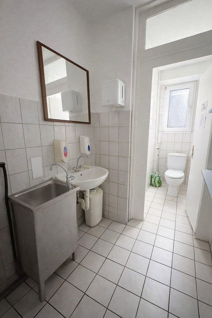 Prenájom nebytového priestoru 103 m², Uellendahler Straße 332, Wuppertal, Severné Porýnie - Westfálsko Prenájom nebytového priestoru 103 m², Uellendahler Straße 332, Wuppertal, Severné Porýnie - Westfálsko