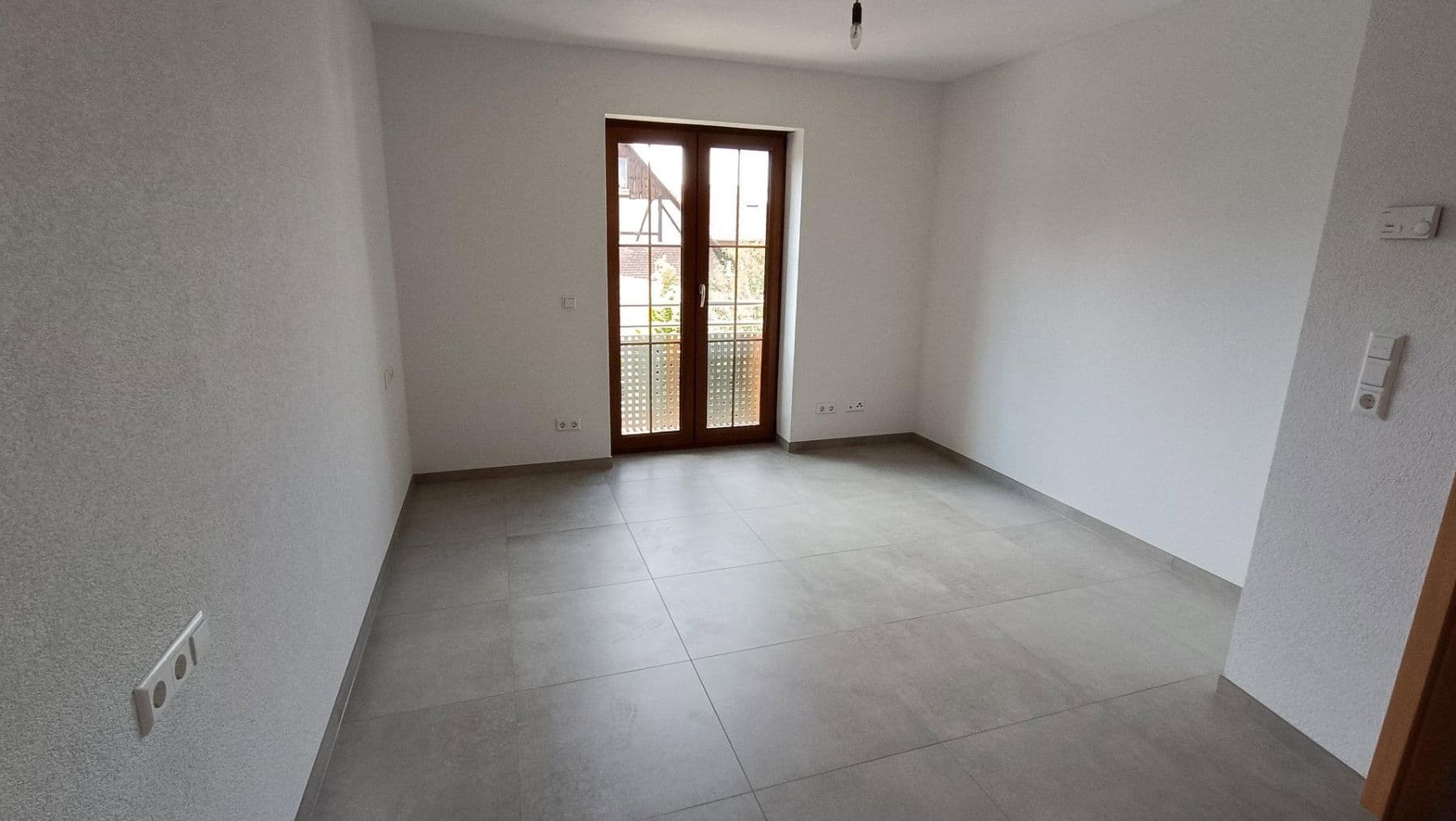 Prenájom bytu 3-izbový 108 m², Kehl, Bádensko-Wurttembersko Prenájom bytu 3-izbový 108 m², Kehl, Bádensko-Wurttembersko