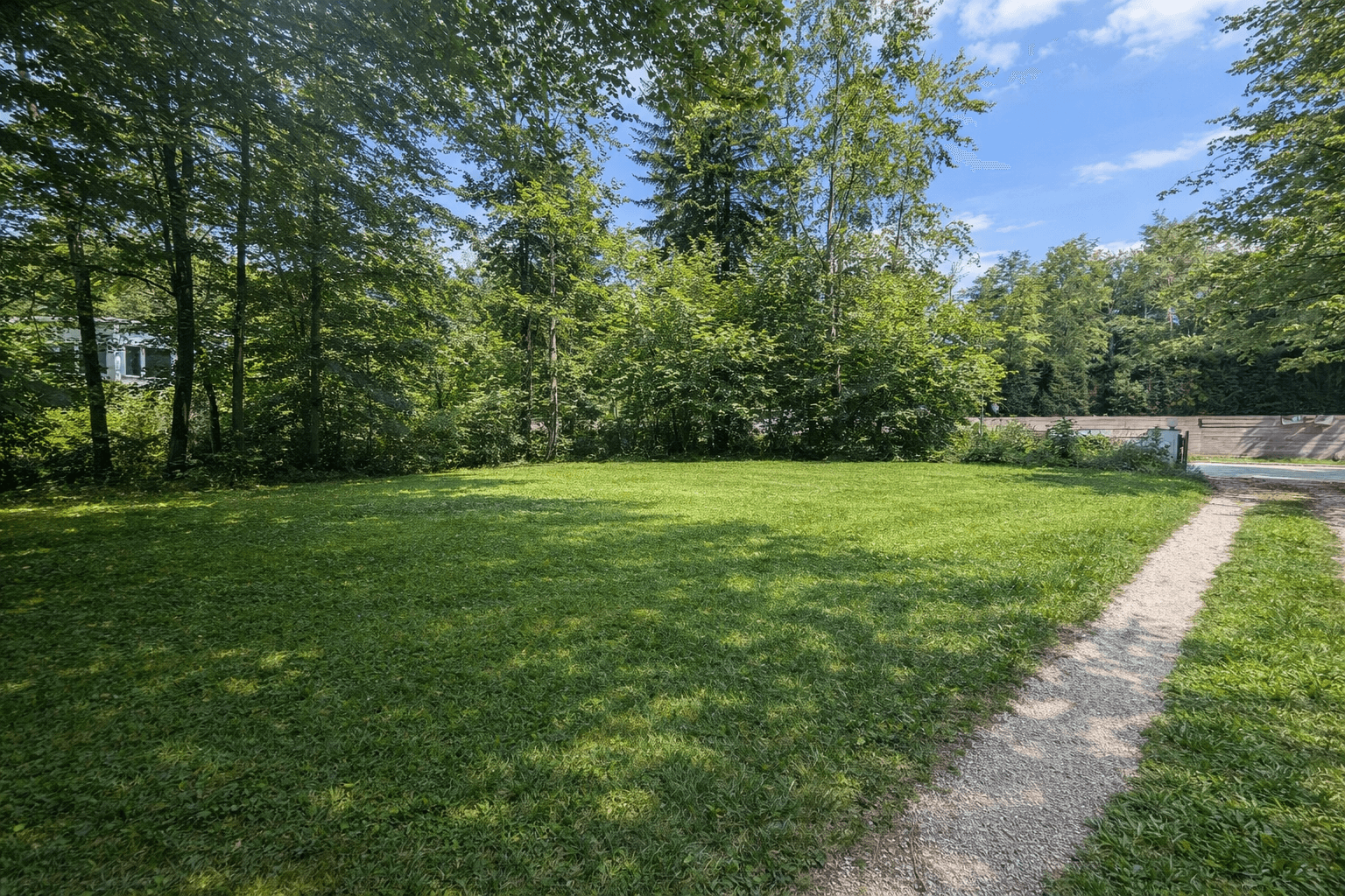 Predaj pozemku 3.700 m², Grünwald, Bavorsko Predaj pozemku 3.700 m², Grünwald, Bavorsko