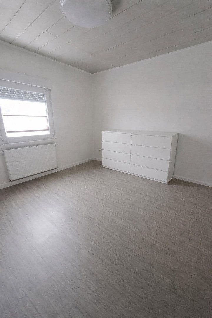 Prenájom bytu 4-izbový 100 m², Weserstraße 29, Rüsselsheim am Main, Hesensko Prenájom bytu 4-izbový 100 m², Weserstraße 29, Rüsselsheim am Main, Hesensko