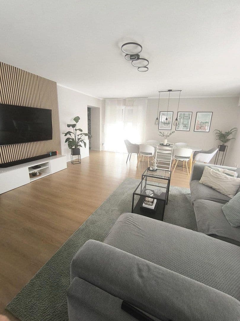 Prenájom bytu 4-izbový 100 m², Weserstraße 29, Rüsselsheim am Main, Hesensko Prenájom bytu 4-izbový 100 m², Weserstraße 29, Rüsselsheim am Main, Hesensko