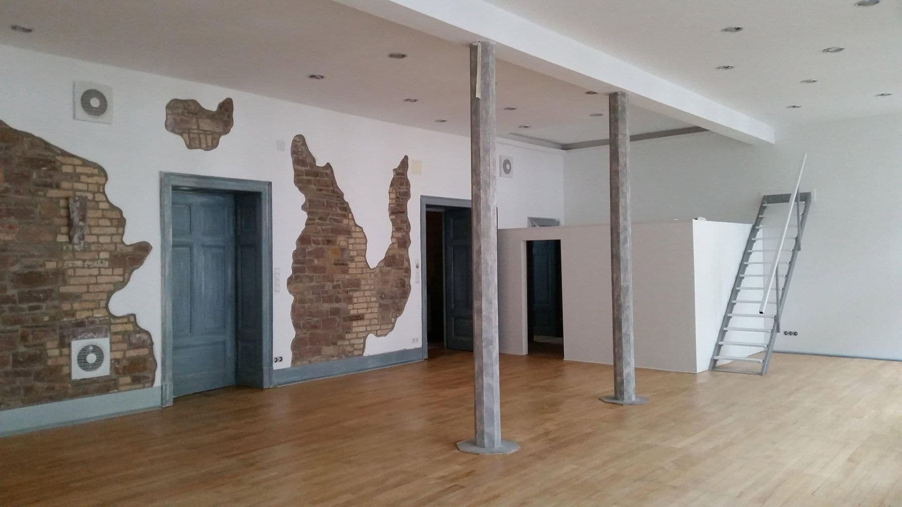Prenájom bytu 2-izbový 145 m², Karlsruhe, Bádensko-Wurttembersko Prenájom bytu 2-izbový 145 m², Karlsruhe, Bádensko-Wurttembersko